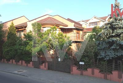 Casa stil arhitectural  deosebit, strada Paltinis, deschidere dubla - 2