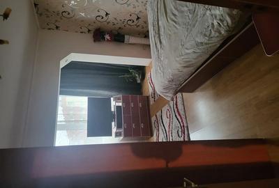 Persoana fizica vand apartament cu 3 camere ,etaj 3 4, decomandat, zona foarte lini?tita - 5