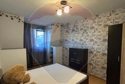 Apartament cu 3 camere de inchiriat Zamca - 10
