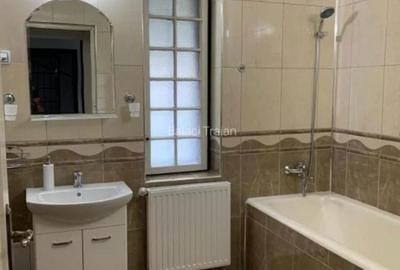 Apartament cu 4 camere în Castelul Peleș - 10