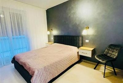 Apartament cu 3 camere decomandat în Tractorul - 4