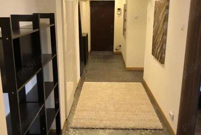 Apartament cu 3 camere decomandat, mobilat în Decebal