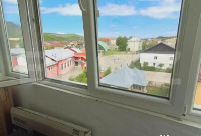 Apartament cu 3 camere decomandat, mobilat în Beclean - 8