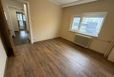 Apartament cu 4 camere semidecomandat în Central - 1