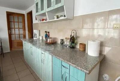 Casă cu 5 camere cu Teren 2300 Mp în Central