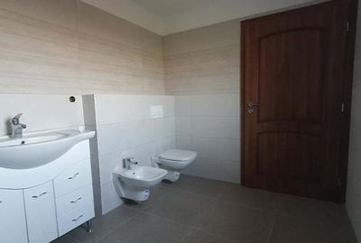 Spațiu comercial, de 450 mp, în Central - 12