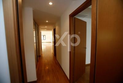Apartament cu 4 camere decomandat, mobilat în Capitale - 13