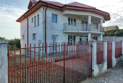 Casă cu Teren 1400 Mp în Mărăcineni - 1