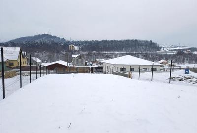 Teren intravilan de 769 mp cu priveli#537;te panoramic#259; - 5