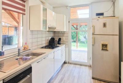 Casa cu 4 camere, terasa acoperita, curte de 700 mp, zona - 11