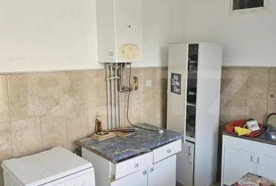 Casă cu 5 camere cu Teren 657 Mp în Central - 2