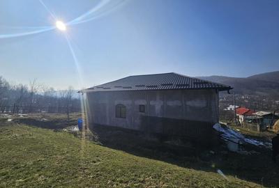 Casă individuală cu 4 camere cu Canalizare în Boțești - 21