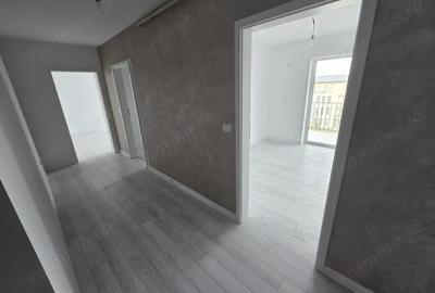 Apartament cu 3 camere decomandat în Giroc