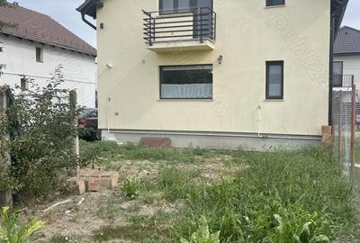 Casă cu 3 camere cu Teren 250 Mp în Central - 1