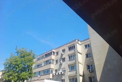 De vinzare apartament 3 camare decomandat etaj 3 din 4 - 1
