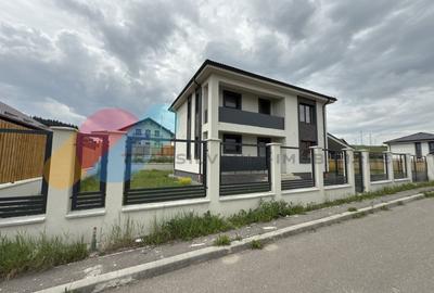 Casă individuală cu 4 camere cu Canalizare în Chinteni