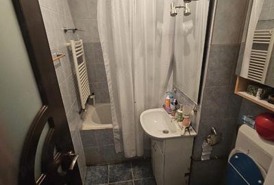 Apartament cu 3 camere semidecomandat în Central - 1