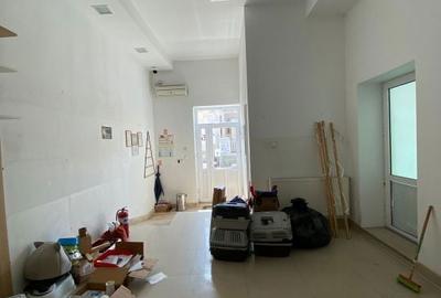 Spațiu comercial, de 165 mp, în Central - 3