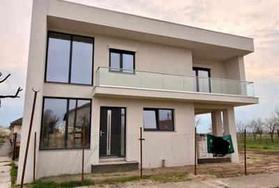 Casă cu 4 camere în Central