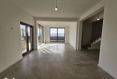 Casă cu 4 camere cu Teren 390 Mp în Podu Roș