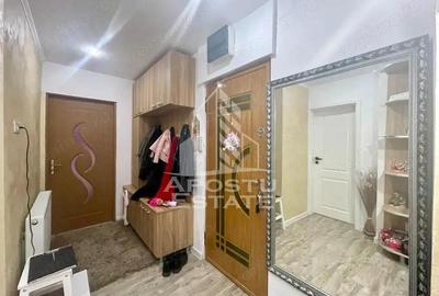 Apartament cu 3 camere semidecomandat, mobilat în UTA