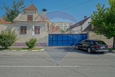 Casă individuală cu 9 camere cu Canalizare în Central - 2