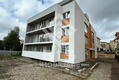 Apartament cu 3 camere semidecomandat în Calea Moldovei