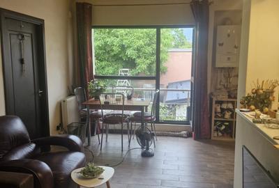 Apartament 2 camere str. Sebastian Sector 5 gata de mutare