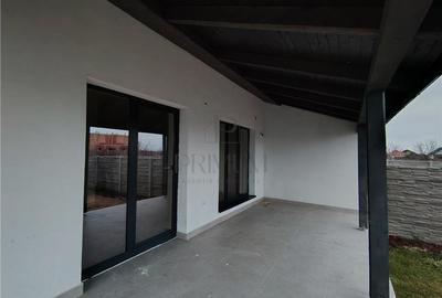 Duplex cu 3 camere cu Canalizare în Moșnița Veche - 11