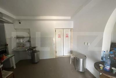 Spatiu comercial 4 camere 215 mp utili cu un vad excelent, z - 5