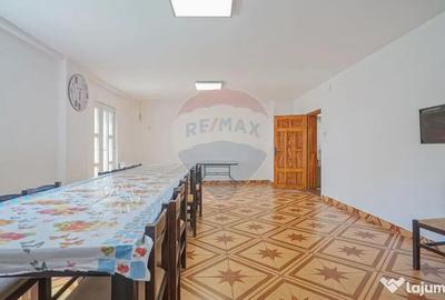 Casă cu 10 camere cu Teren 1137 Mp în Moieciu - 15