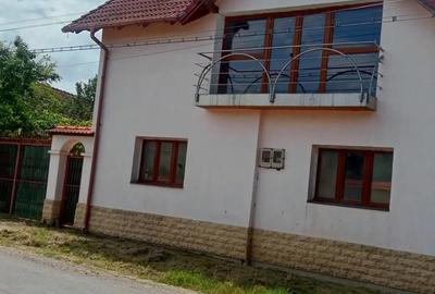 Casă cu 5 camere în Hârseni - 4