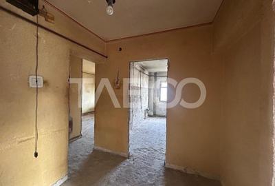 Apartament cu 2 camere decomandat în Valea Aurie - 2