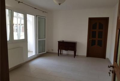 Apartament cu 3 camere semidecomandat în Central - 4