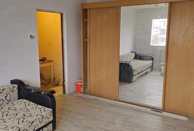 Spațiu comercial, de 50 mp, în Central - 8