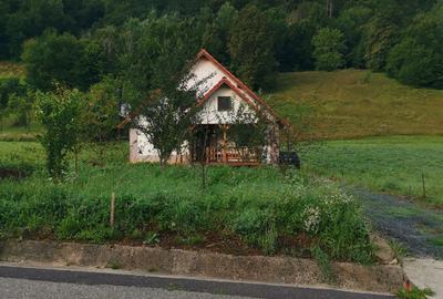 Vând casa  cu teren in com. Buces, sat Stanija, jud. Hunedoara - 1