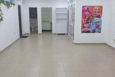 Spațiu comercial, de 60 mp, în Central