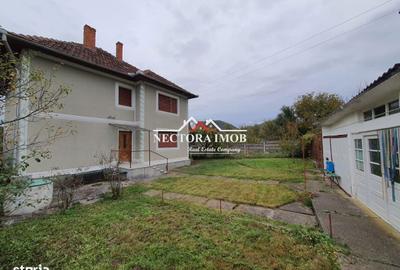 Casă cu 4 camere în Central - 2