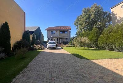 Casă cu 8 camere în Central