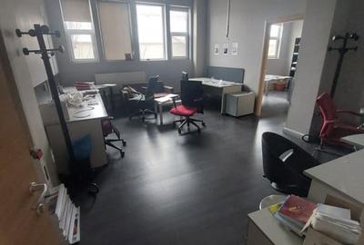 Delfinariu, spatiu 289 mp., ideal birouri/sali de curs etc., parcare - 1