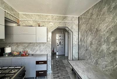 Apartament De vanzare 3 camere hol Bucatarie Baie Pivni?a Recent renovat Pre? 65000 u?or negoc - 1