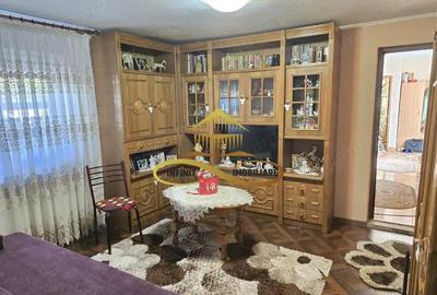 Casa de vanzare in oras / cartier CFR din caramida P+M - 14