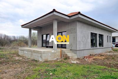 Casă individuală cu 3 camere cu Canalizare în Micești