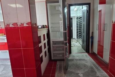 Apartament cu 3 camere decomandat în Micro 3 - 6