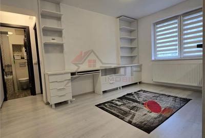 Apartament cu 3 camere semidecomandat în Podu Roș - 4