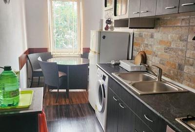 Apartament cu 3 camere decomandat în Tractorul