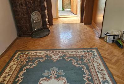 De vanzare semicentral,casa singur in curte,cu 2 camere,teren 330mp,pe un nivel. - 3