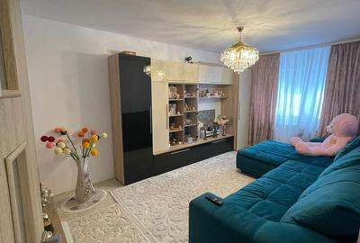 Apartament cu 3 camere decomandat în Micro 17