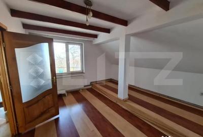 Casă cu 7 camere cu Teren 756 Mp în Central - 12