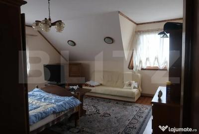 Casă cu 7 camere cu Teren 1700 Mp în Central - 2